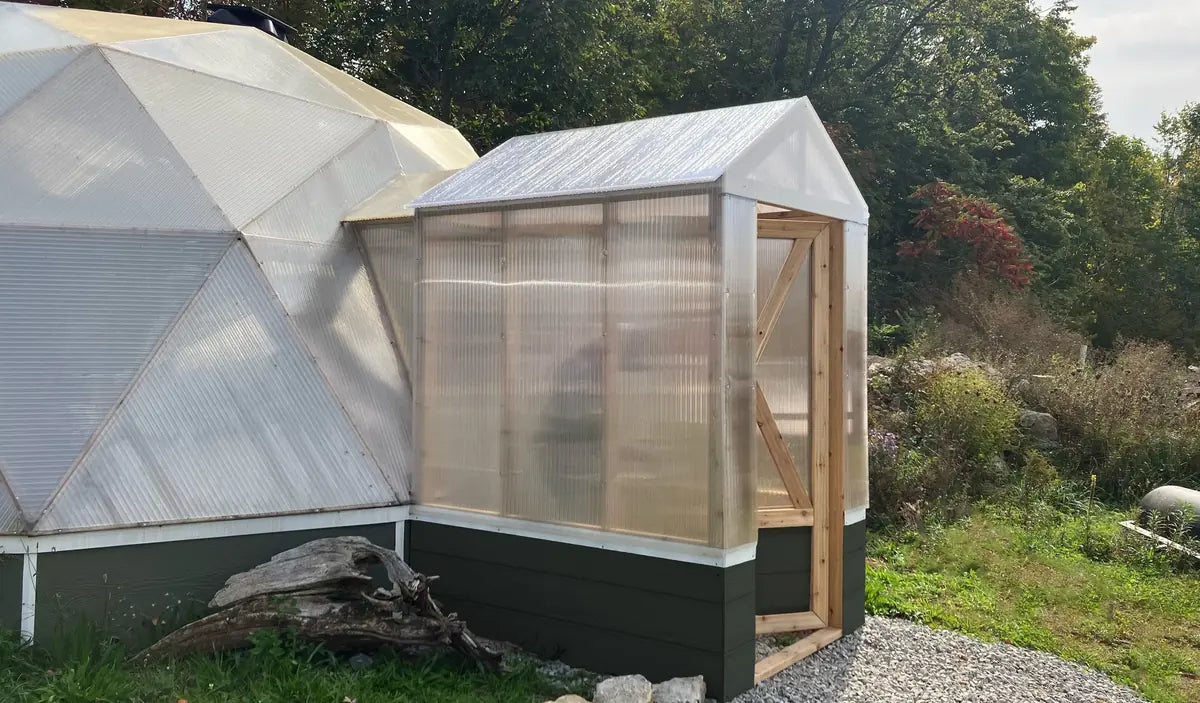 Airlock entryway vestibule on a Growing Dome